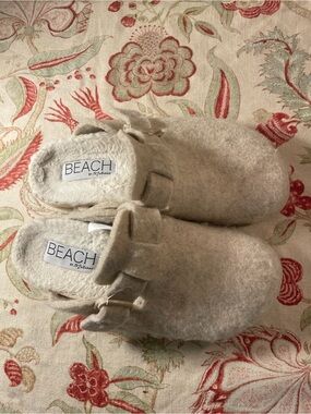 Beach by Mariton Women's Cream Wool Slip-On Clog Slippers